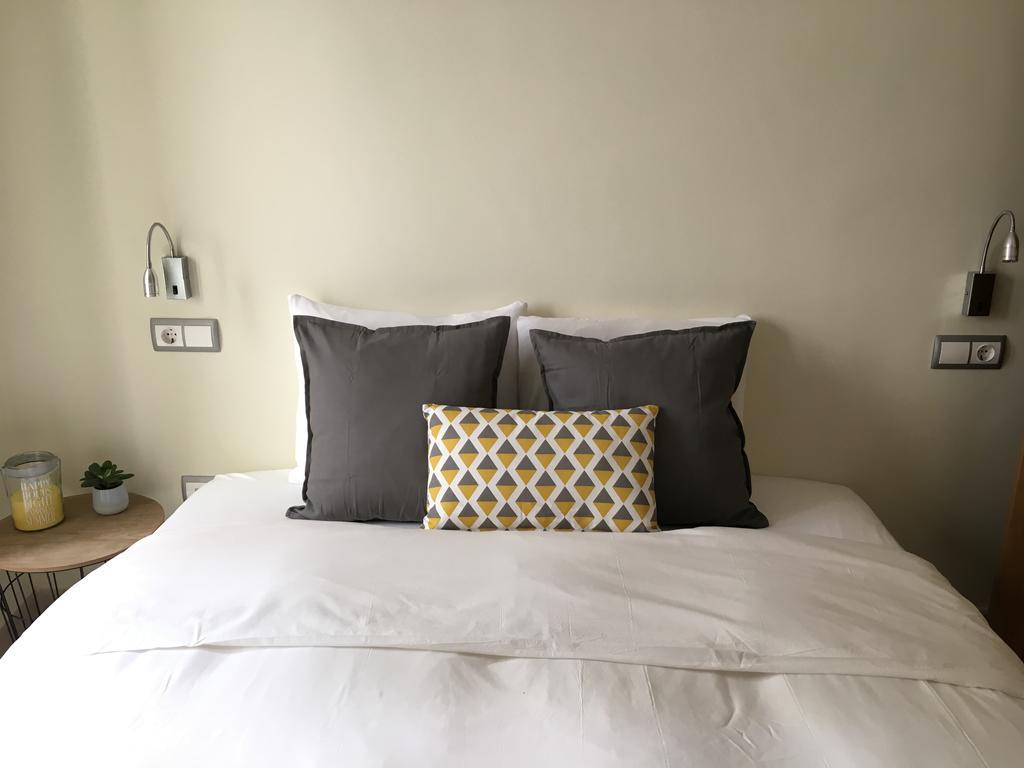 1E Azofaifo St Apartment Seville Ngoại thất bức ảnh