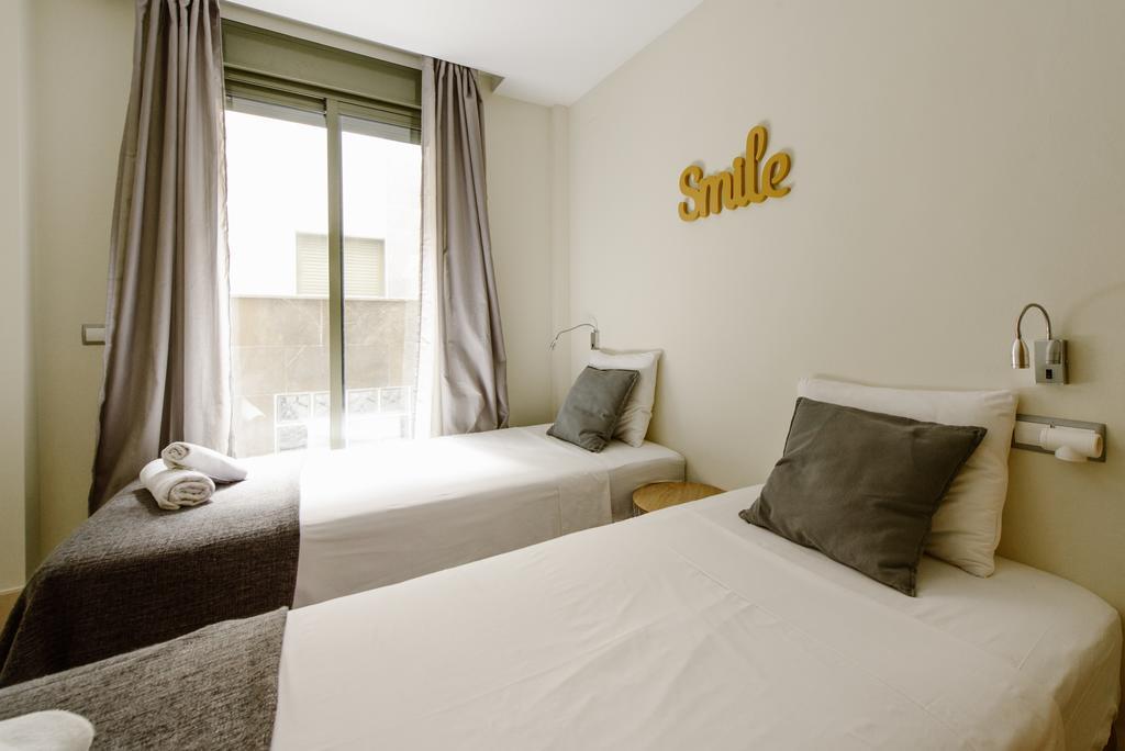 1E Azofaifo St Apartment Seville Ngoại thất bức ảnh