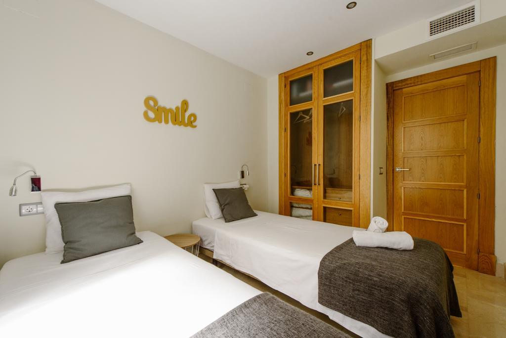 1E Azofaifo St Apartment Seville Ngoại thất bức ảnh