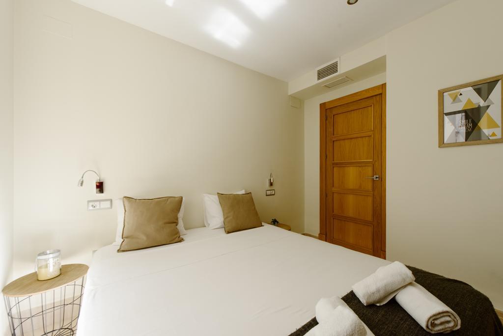 1E Azofaifo St Apartment Seville Ngoại thất bức ảnh